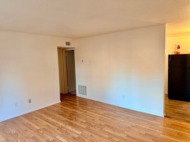 3828 Country Club Rd, Winston Salem, NC 27104 - photo 7