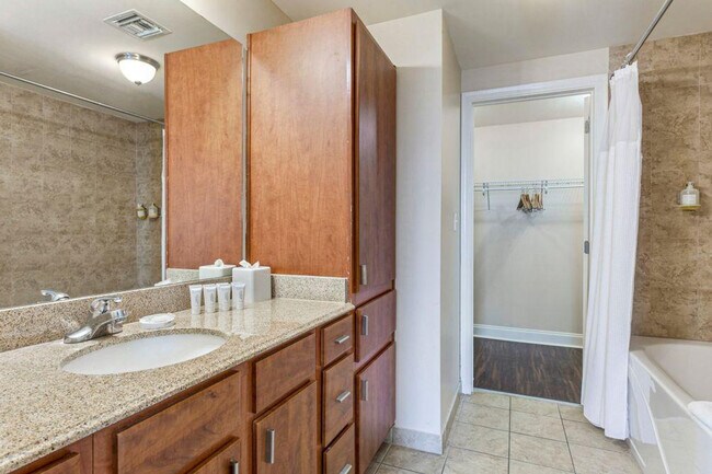 925 Common St unit ID1266925P, New Orleans, LA 70112 - photo 6