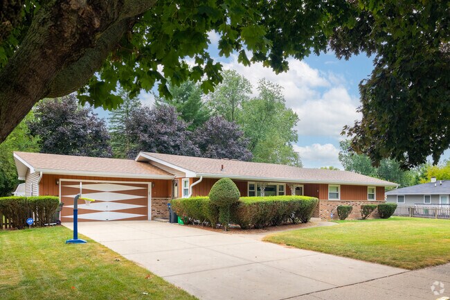 Many beautiful homes, including larger ranch-style houses, stand in Beulah Park.