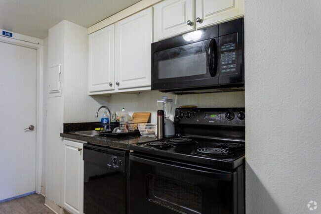 Campus Quad 4BR, 4BA - 1,100 SF