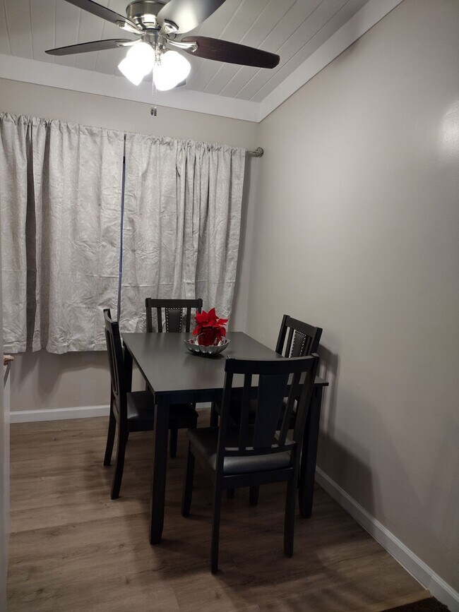 533 E Avenue q12 unit B, Palmdale, CA 93550 - photo 2