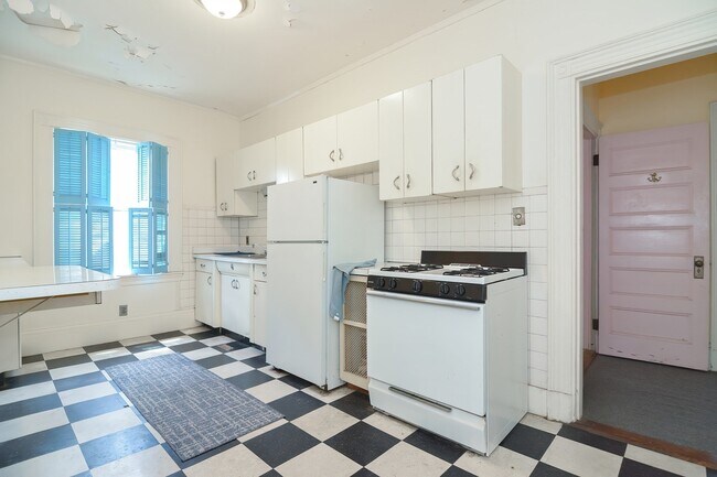921 Beacon St unit 2, Boston, MA 02215 - photo 4
