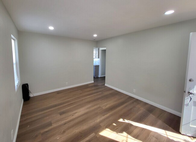 6120 S Wilton Place unit 1, Los Angeles, CA 90047 - photo 3
