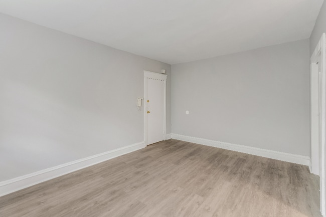 144 W Allens Ln unit B15, Philadelphia, PA 19119 - photo 7