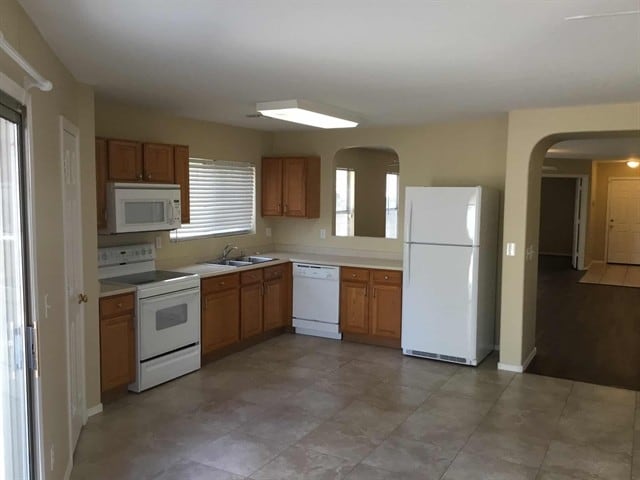 10530 W Carlota Ln, Peoria, AZ 85383 - photo 2