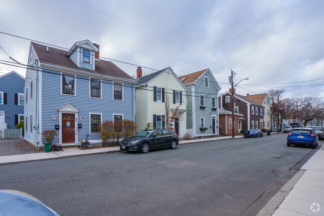 You'll find varying sizes of single and multi-family homes in Derby Street.