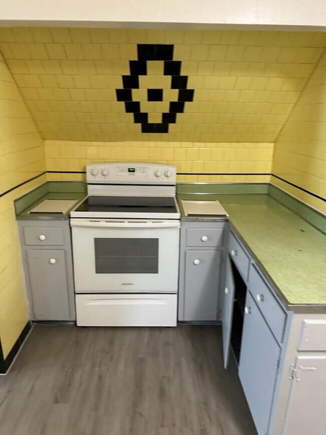 10 March St unit 10 MARCH ST. B 2ND., Worcester, MA 01604 - photo 5