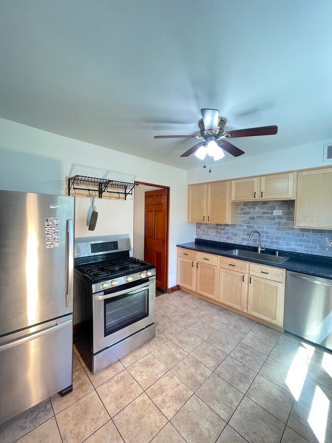 6525 W Center St Unit 1, Wauwatosa, WI 53210