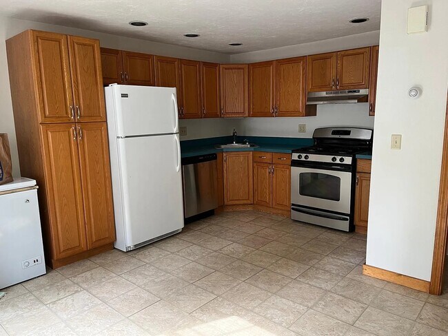 96 Prospect St unit 1, Rockland, MA 02370 - photo 5