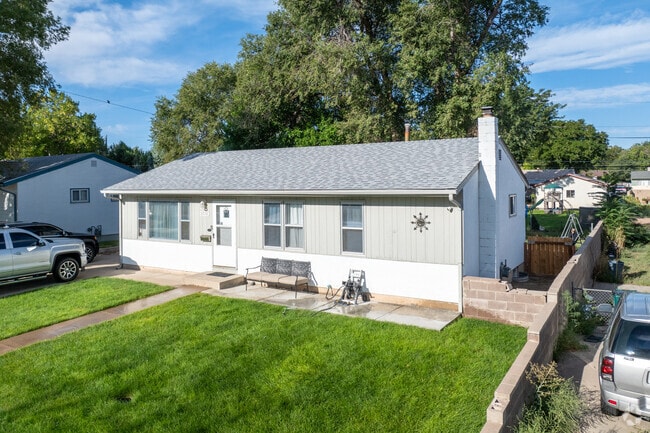 Most homes in Beulah Heights do not have attached garages.