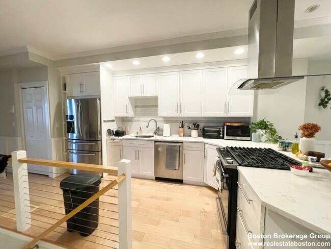 108 Buttonwood St unit 1, Dorchester, MA 02125 - photo 6