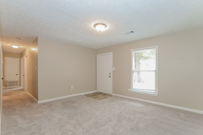 570 Lakeridge Cir SE, Conyers, GA 30094 - photo 3