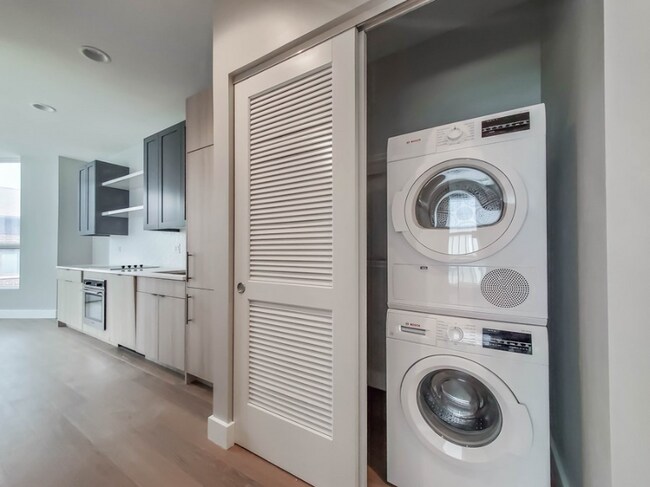 55 W Division St, Chicago, IL 60610 - photo 7