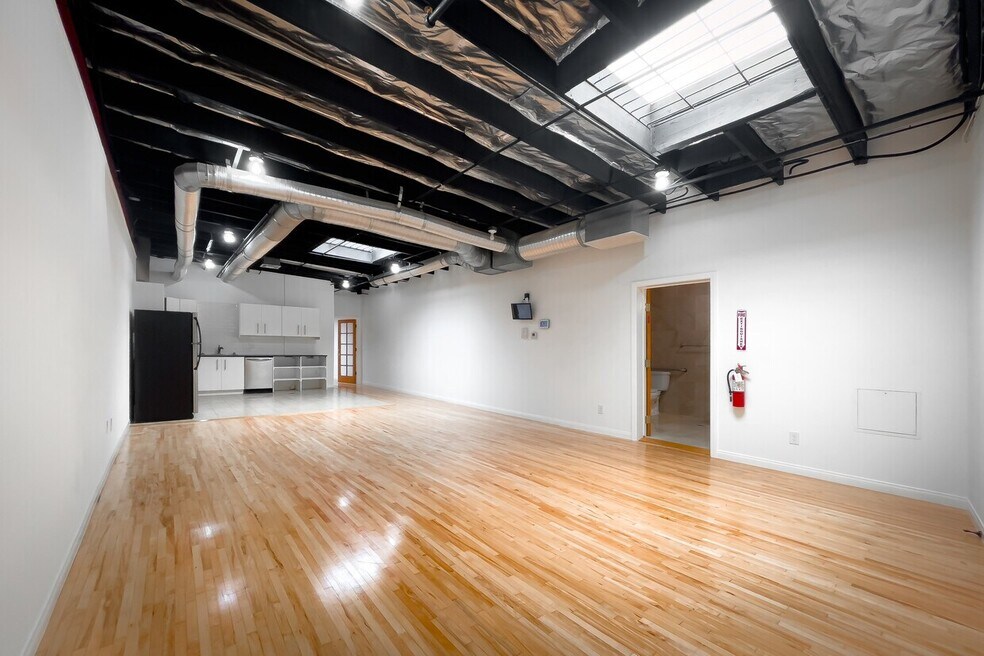 5401 Alvern Cir unit Suite D, Los Angeles, CA 90045 - photo 1