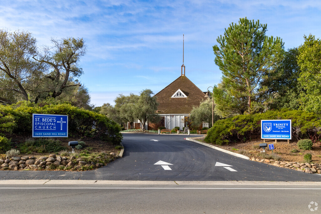 The entrance to Trinity School is easy to access in Menlo Park.