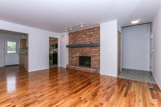 2412 Starr Rd, Royal Oak, MI 48073