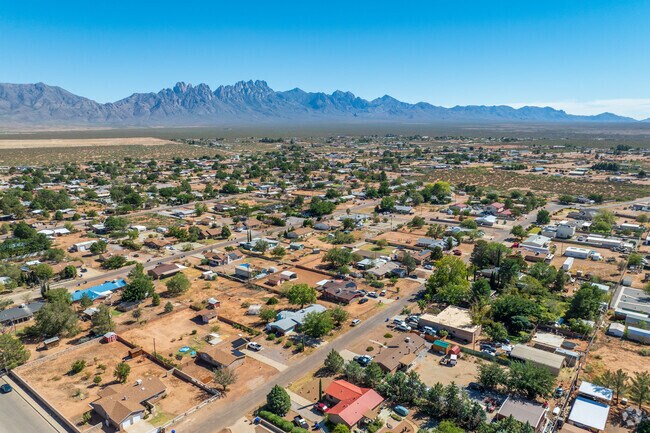 Just miles from Las Cruces' Downtown, Homestead Acres is a tranquil suburb among the mountains.