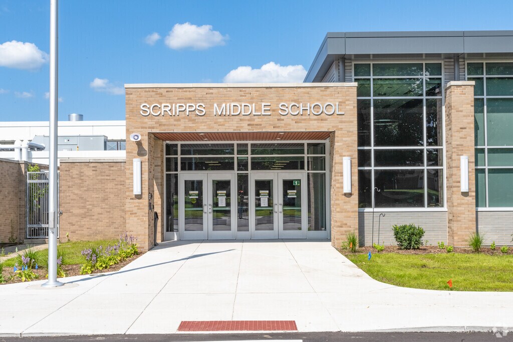 Scripps Middle School is located in the neighborhood of Lake Orion, Michigan.