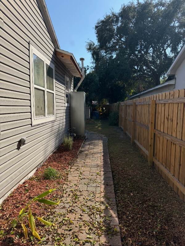 1304 17th Ave N, Saint Petersburg, FL 33704 - photo 3