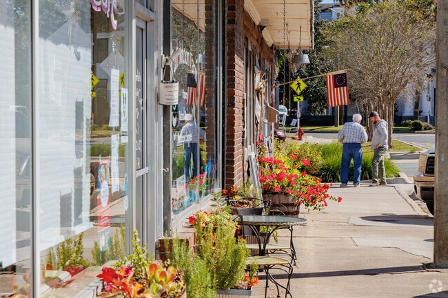 The small town feel of Monticello can be seen on every corner.