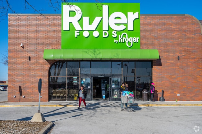 Ruler Foods is conveniently located close to Shady Hills.
