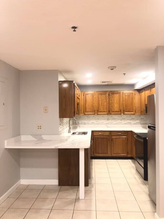 39 Parlin St Unit 203, Everett, MA 02149