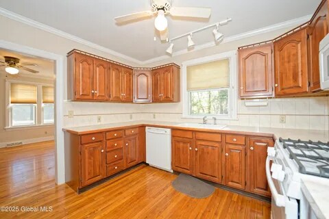 2550 Troy-Schenectady Rd unit Left, Niskayuna, NY 12309 - photo 5
