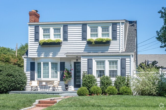 Lattingtown homes often feature landscaped grounds and gardens.