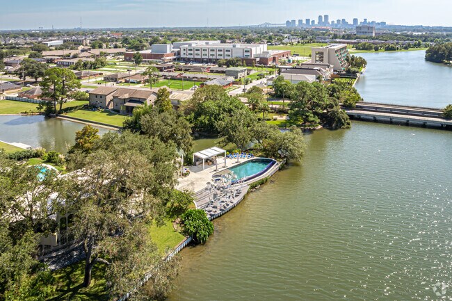 Bayou St. John borders Filmore to the west.