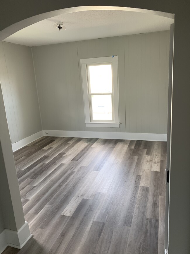 609 Grant St unit 2, Holdrege, NE 68949 - photo 3