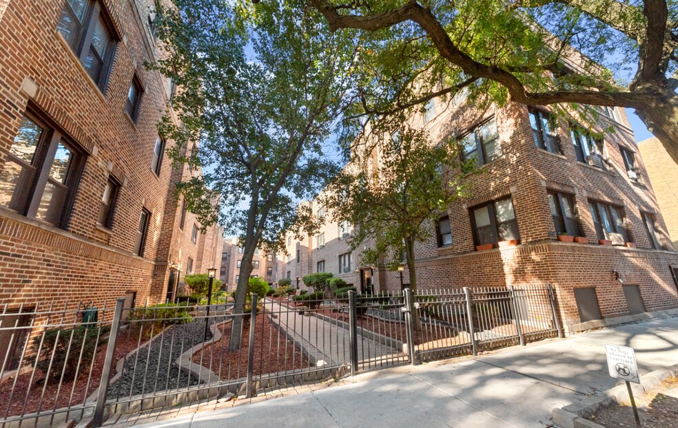 3721 N Pine Grove Ave unit P17, Chicago, IL 60613 - photo 1