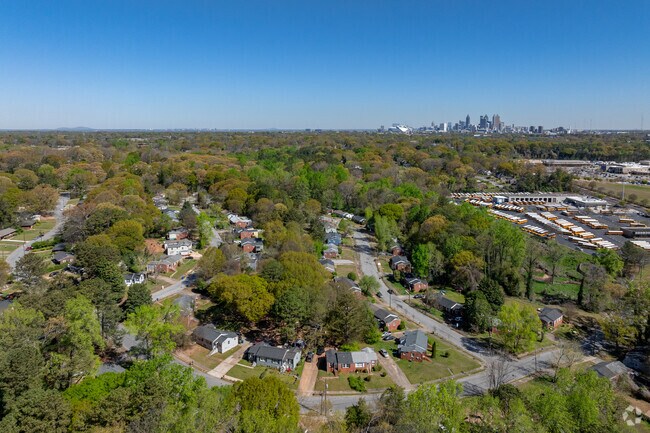 Sylvan Hills is located about 5 miles south from Downtown Atlanta.