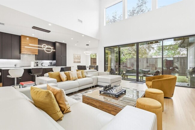 3714 Highgrove Dr unit ID1353128P, Dallas, TX 75220 - photo 2