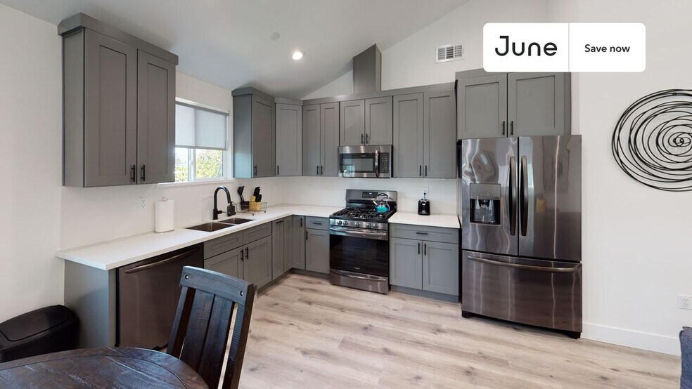 564312 Auckland Ave, Los Angeles, CA 91601 - photo 1