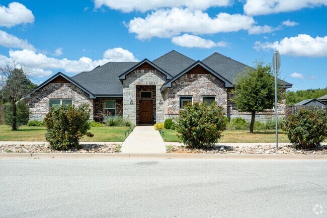 Lytle Shores West features beautifully crafted homes, ideal for families in Abilene.