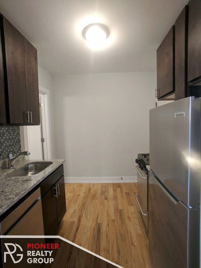 813 W Cornelia Ave unit 821A-112, Chicago, IL 60657 - photo 7
