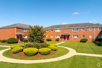 153 E Kennedy Blvd, Lakewood, NJ 08701