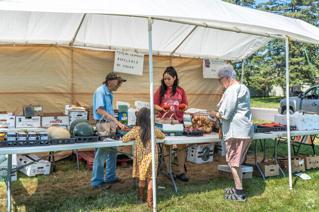 Irving residents can get fresh produce from a nearby roadside farm stand.