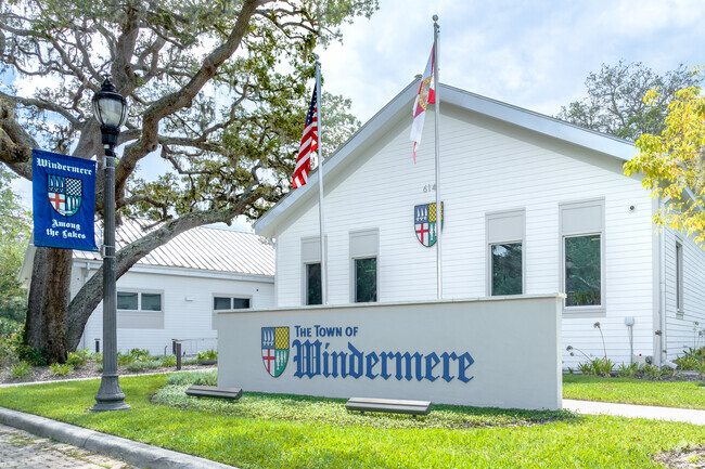 A grand sign welcomes visitors upon entering Windermere.