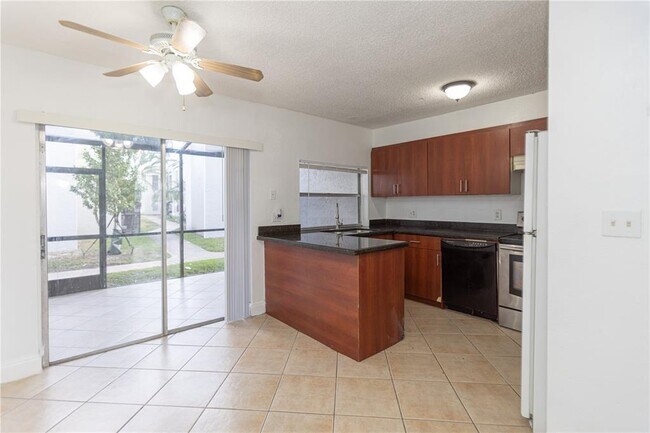 4415 Treehouse Ln, Tamarac, FL 33319 - photo 5