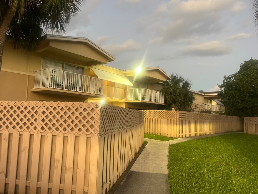 4220 NW 79th Ave unit 2B, Doral, FL 33166 - photo 1