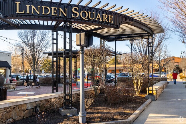 Linden Square offers Cliff Estates residents many shopping opportunites.