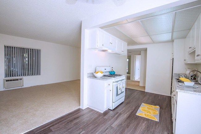 Saddleback Pines Apartment Homes, Fullerton, CA 92833 - photo 6