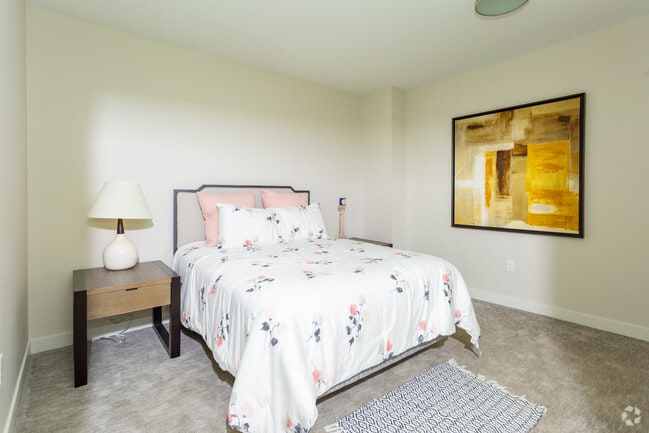 1 BR, 1 BA - 652 SF
