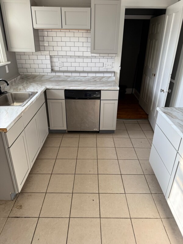 672 N Fred Shuttlesworth Cir unit 2, Cincinnati, OH 45229 - photo 4