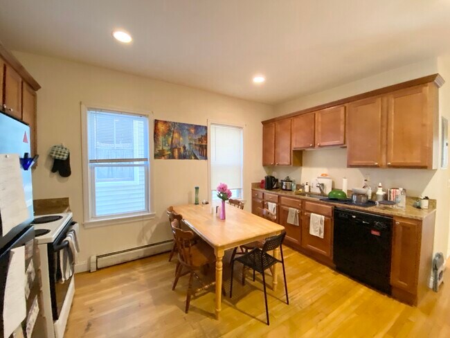 143 Hillside St unit 3, Roxbury Crossing, MA 02120 - photo 3