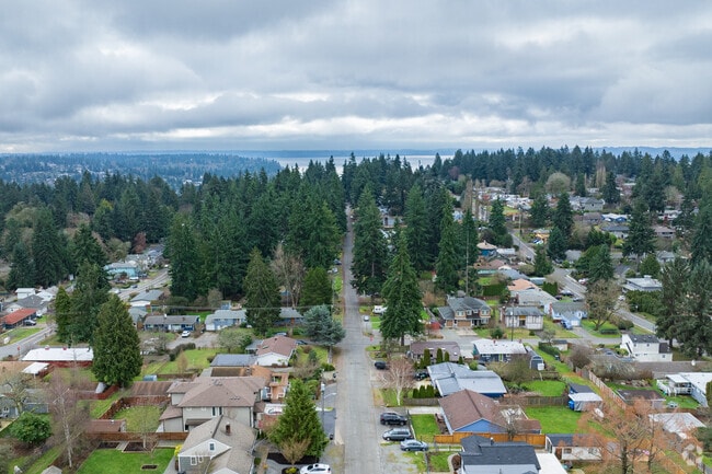 Gregory Heights has easy access to beaches and views of the surrounding mountains.