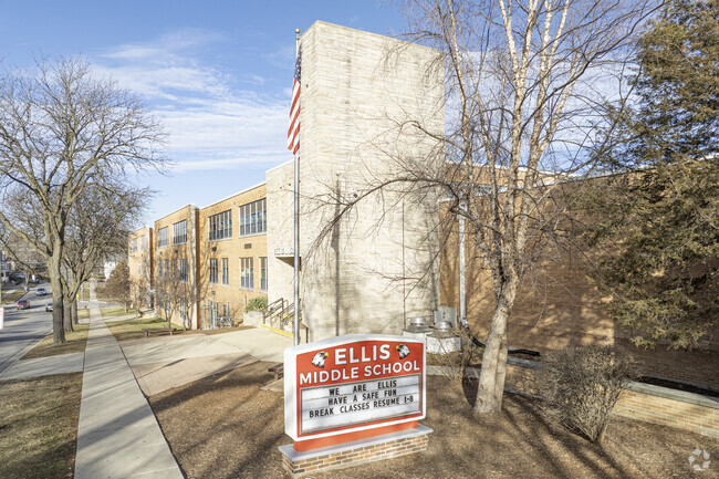 Ellis Middle School is a highly rated school in Elgin.