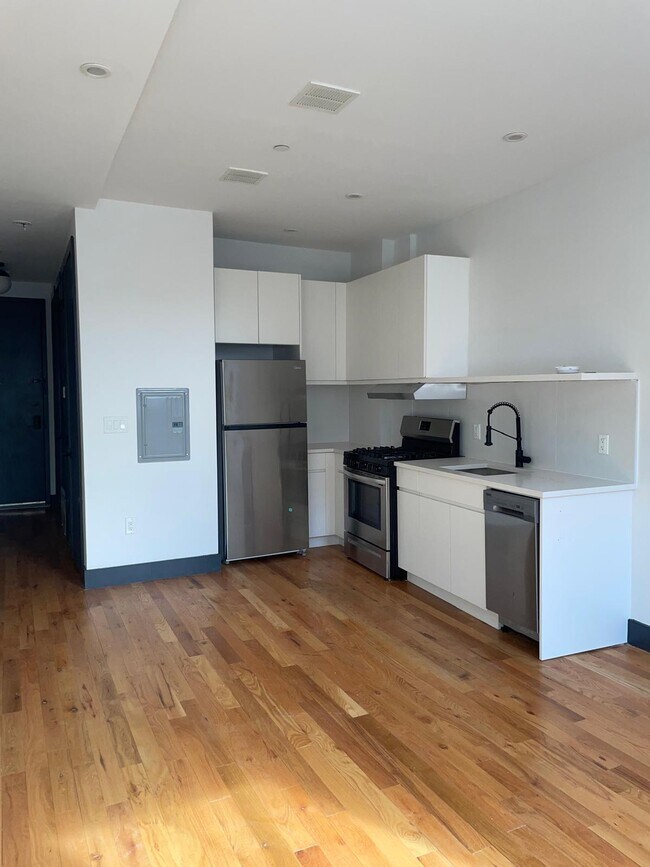 568-572 Communipaw Ave, Jersey City, NJ 07304