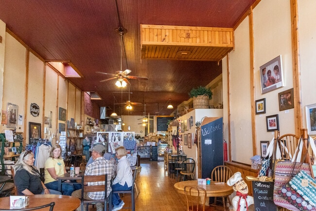 Aspen Leaf Bakery and Cafe is a dining option in nearby Florence for residents to catch up with neighbors.
